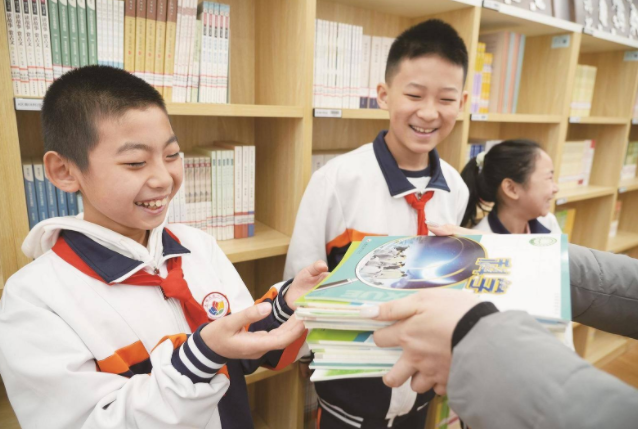 让孩子燃起对校园日子的神往从心思上对新学期充溢期待和信心