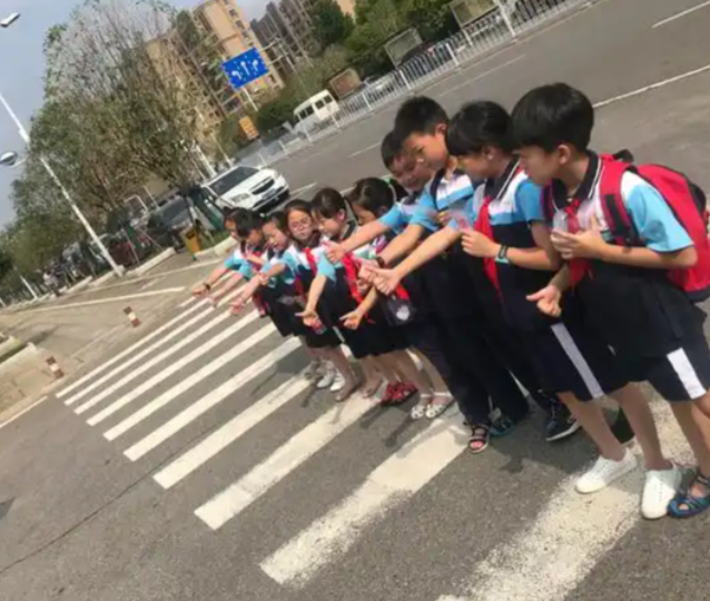 护学整治针对初中生所面对的常见交通问题安全宣教入学校